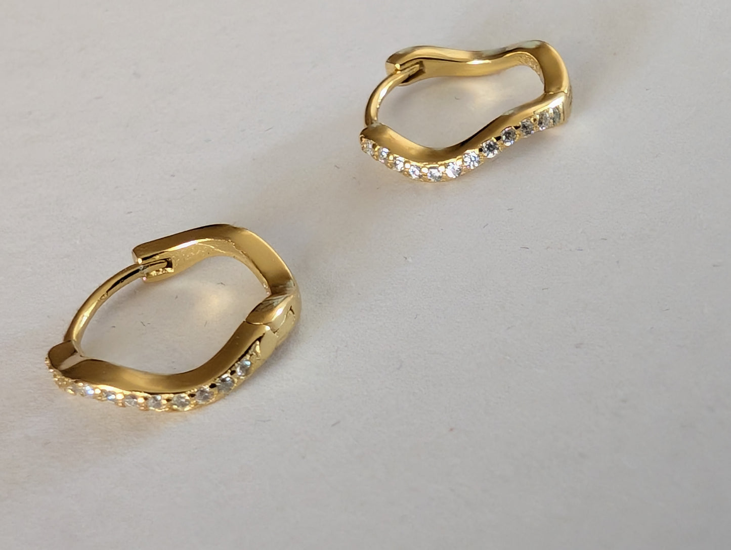 'Wave' 18k Gold pave hoops
