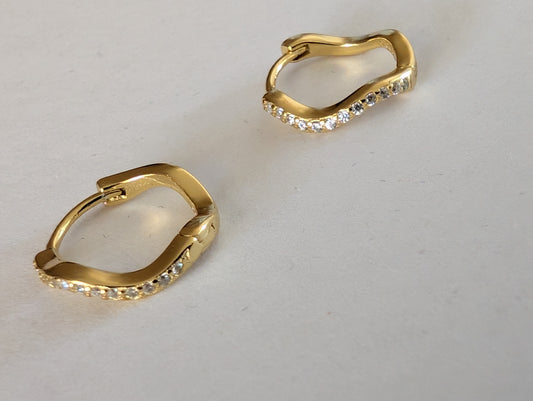 'Wave' 18k Gold pave hoops