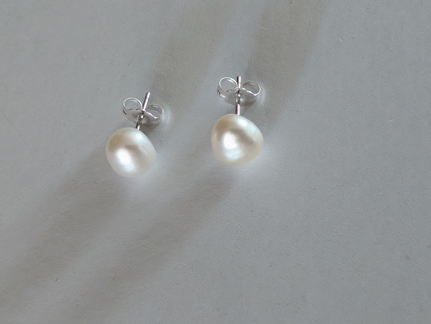 'Edie' Pearl stud