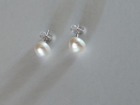 'Edie' Pearl stud